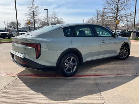 Used 2025 Kia K4 LXS image 6