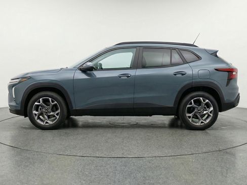 Used 2025 Chevrolet Trax LT FWD image 5