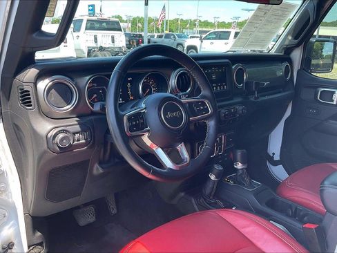 Used 2018 Jeep Wrangler Unlimited Sahara w/ LED Lighting Group AWD/4WD image 15