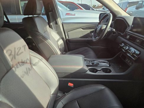 Used 2025 Honda Pilot Black Edition image 4