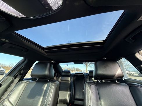 Used 2020 Dodge Charger SXT w/ Leather Interior Group image 16