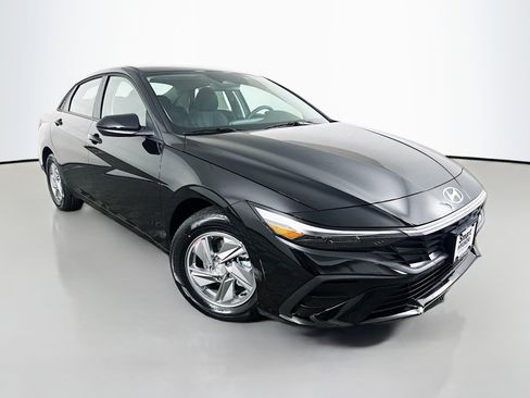 New 2026 Hyundai Elantra SE image 1