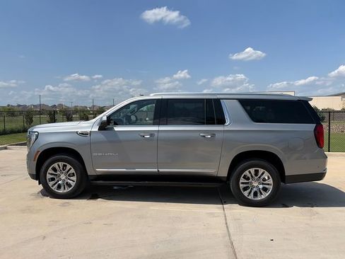 Used 2025 GMC Yukon XL Denali AWD/4WD image 6
