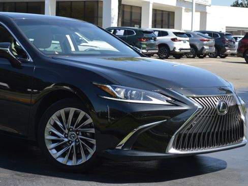 Used 2019 Lexus ES 350 w/ Premium Package FWD image 2