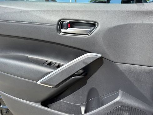 Used 2025 Toyota Corolla Cross XLE FWD image 23