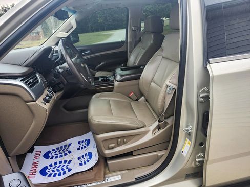 Used 2015 Chevrolet Suburban LT image 9