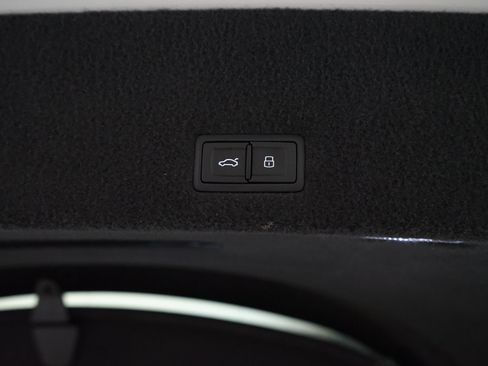 Used 2019 Lamborghini Urus AWD/4WD image 36