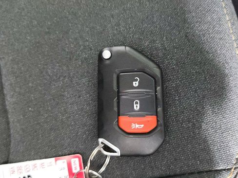 Used 2025 Jeep Gladiator Sport AWD/4WD image 28