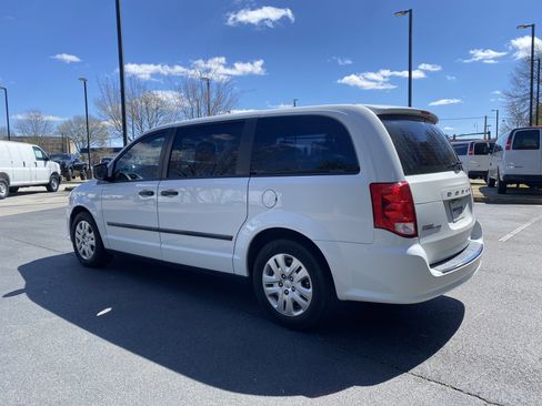 Used 2016 Dodge Grand Caravan American Value Package w/ UConnect Hands-Free Group image 7