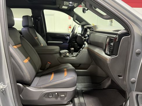 Used 2023 GMC Sierra 1500 AT4 w/ Technology Package image 8