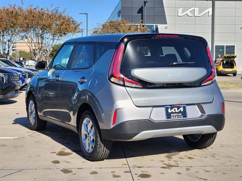 New 2025 Kia Soul LX w/ LX Technology Package image 3