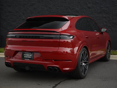 Certified 2025 Porsche Cayenne GTS AWD/4WD image 7