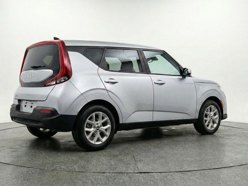 Used 2025 Kia Soul LX w/ LX Technology Package image 9