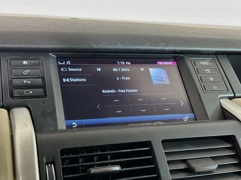 Used 2018 Land Rover Discovery Sport HSE AWD/4WD image 21