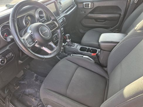 Used 2018 Jeep Wrangler Unlimited Sahara image 11