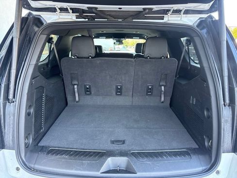 Used 2025 Chevrolet Suburban LT AWD/4WD image 5