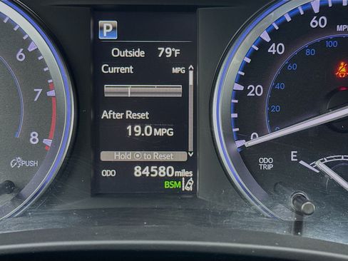 Used 2018 Toyota Highlander SE FWD image 8