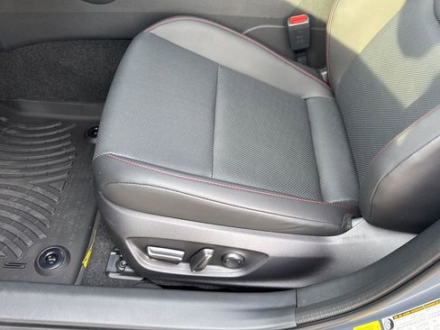 New 2025 Toyota Prius Plug-In Hybrid image 27