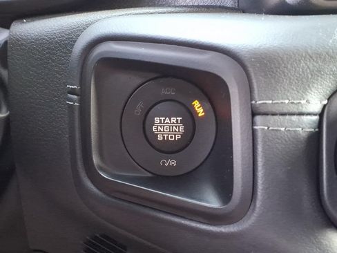 Used 2025 Jeep Wrangler Unlimited Sahara AWD/4WD image 30