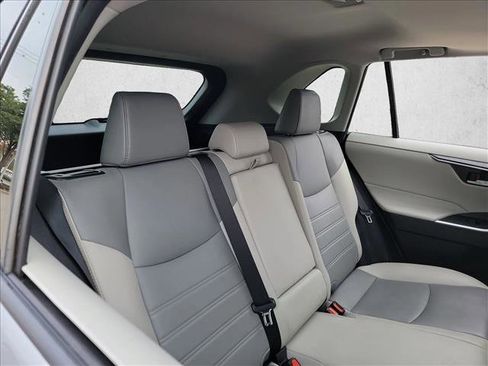 Used 2021 Toyota RAV4 XLE Premium image 16