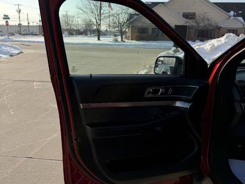 Used 2018 Ford Explorer XLT w/ Equipment Group 202A image 26