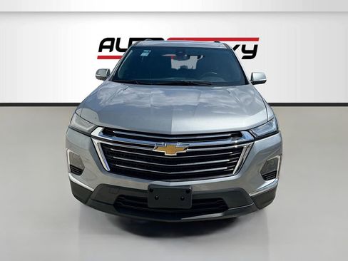 Used 2023 Chevrolet Traverse LT FWD image 2