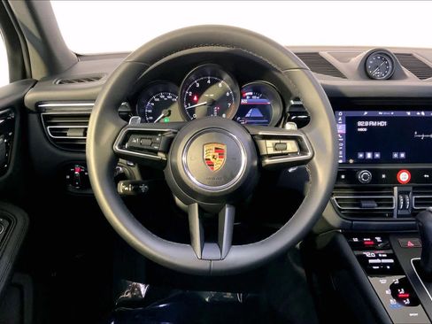 Used 2025 Porsche Macan image 15