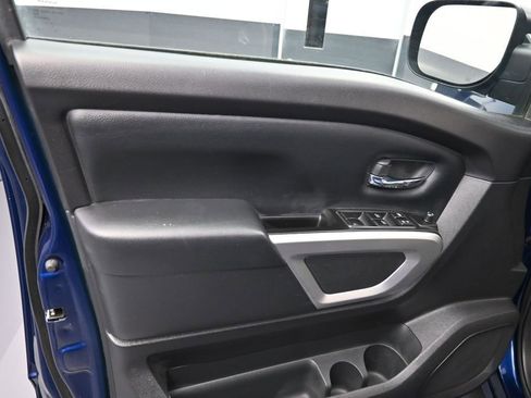 Used 2023 Nissan Titan SV RWD image 12