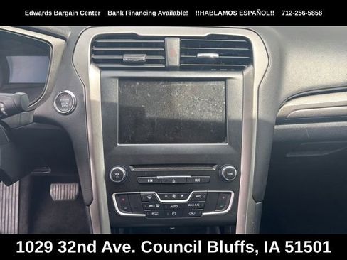 Used 2018 Ford Fusion SE w/ Fusion SE Technology Package FWD image 20