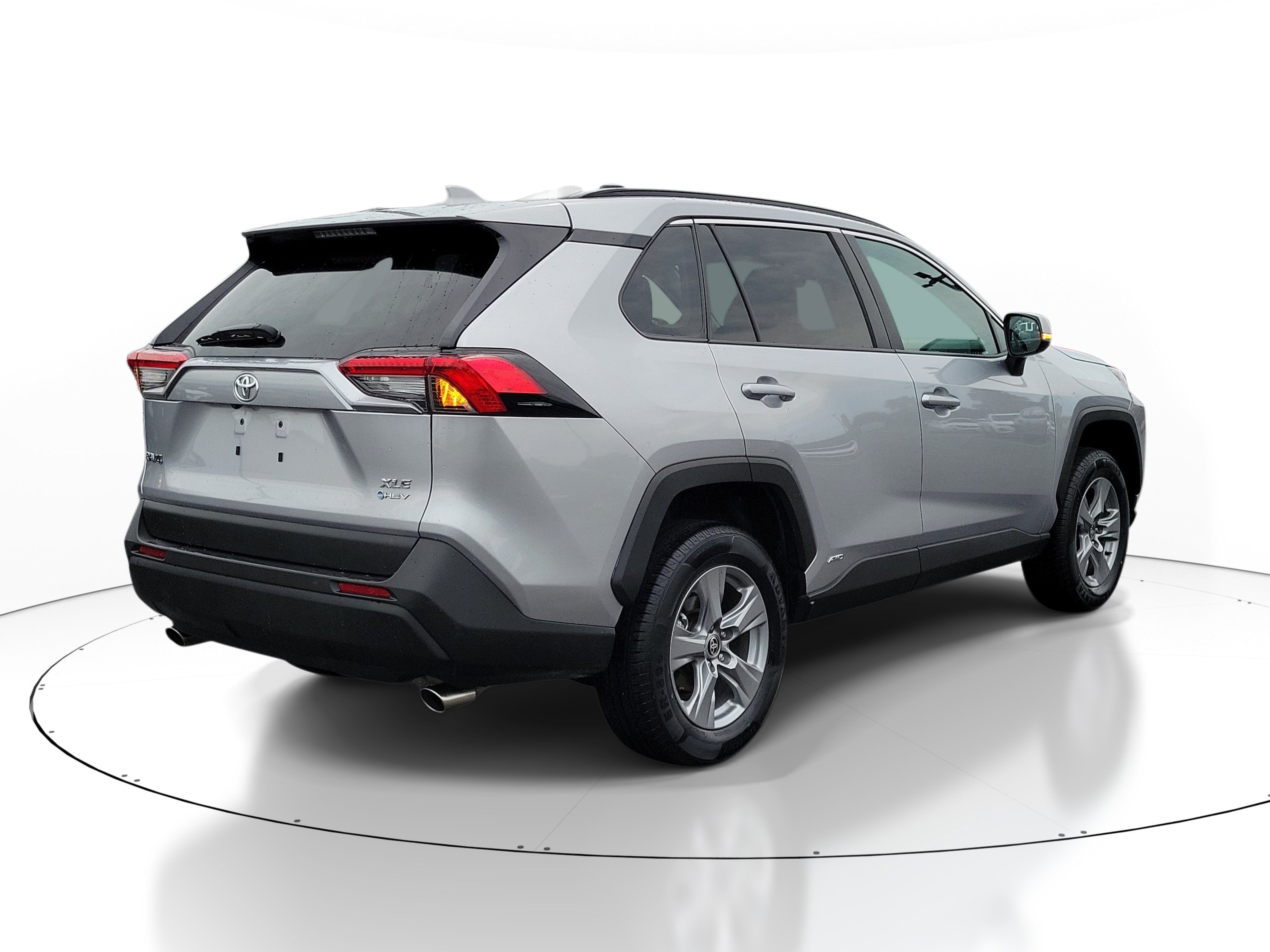 Used 2025 Toyota RAV4 XLE AWD/4WD image 4