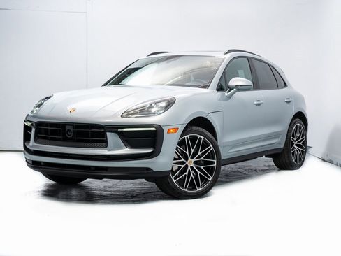 Used 2024 Porsche Macan image 1