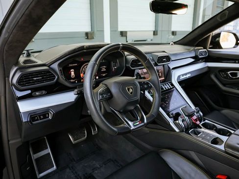Used 2019 Lamborghini Urus image 17