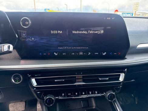 Used 2025 Chevrolet Traverse LT w/ Sun and Wheel Package image 18