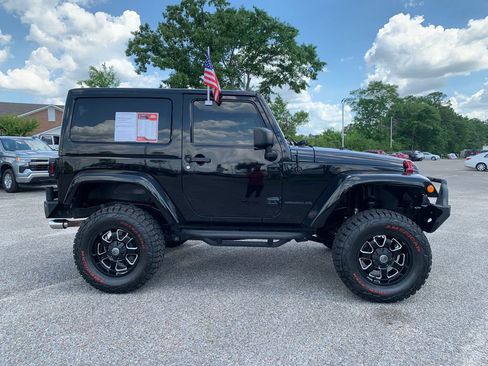Used 2017 Jeep Wrangler Sahara AWD/4WD image 2