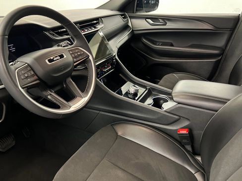 Used 2024 Jeep Grand Cherokee L Altitude image 16