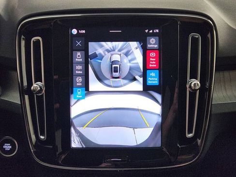 Certified 2026 Volvo XC40 B5 Plus AWD/4WD image 18