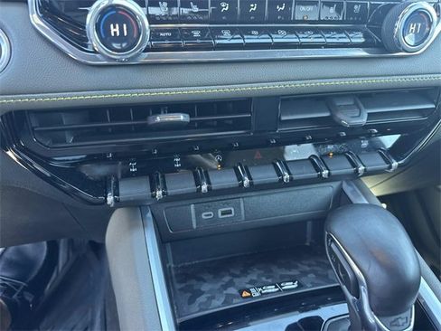 Used 2024 Chevrolet Colorado ZR2 w/ ZR2 Convenience Package III image 24