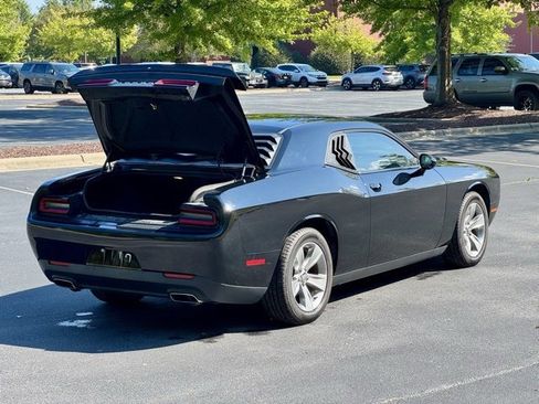 Used 2018 Dodge Challenger SXT image 18