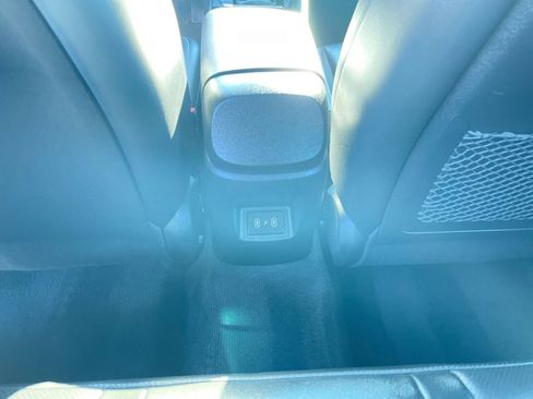 Used 2025 Hyundai Elantra Limited image 25