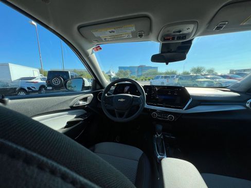 Used 2025 Chevrolet Trax LT image 34