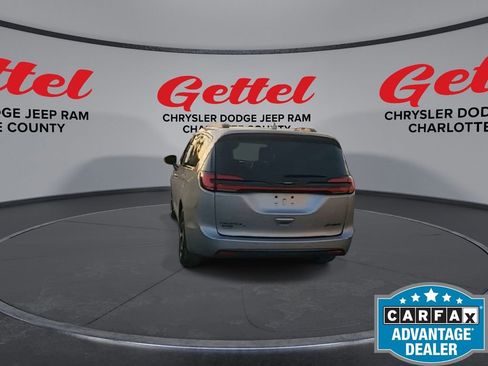 Used 2021 Chrysler Pacifica Limited w/ Premium & Safety Sphere Group image 7