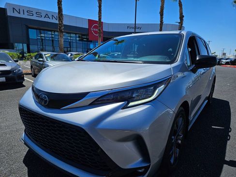 Used 2021 Toyota Sienna XSE w/ XSE Plus Package FWD image 1