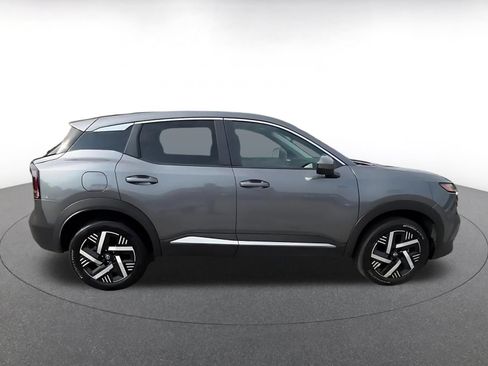 Used 2025 Nissan Kicks SV FWD image 16