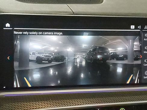 Used 2022 BMW X6 xDrive40i w/ M Sport Package image 29