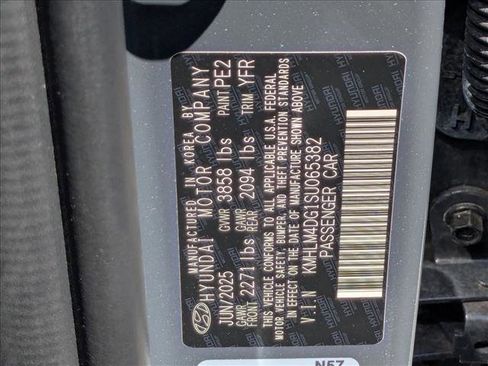 Used 2025 Hyundai Elantra Sport FWD image 24