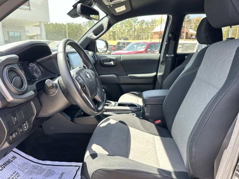 Used 2023 Toyota Tacoma TRD Off-Road w/ Technology Package image 9