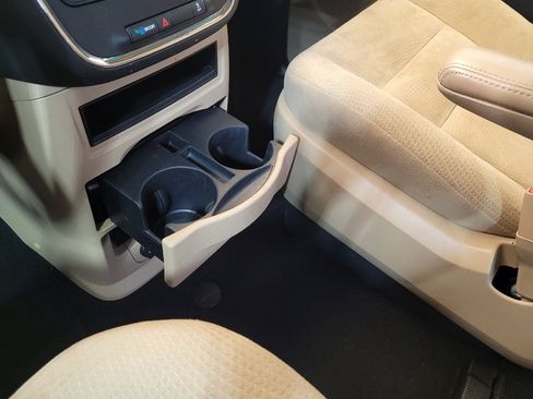 Used 2015 Dodge Grand Caravan American Value Package w/ UConnect Hands-Free Group image 26