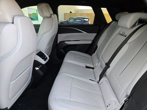 Used 2024 Cadillac Lyriq Luxury RWD image 14