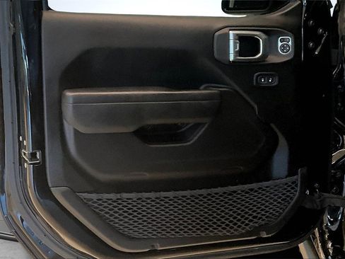 Used 2022 Jeep Gladiator Willys image 24