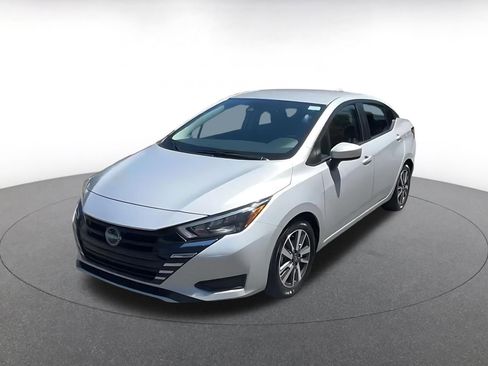 Used 2025 Nissan Versa SV FWD image 7
